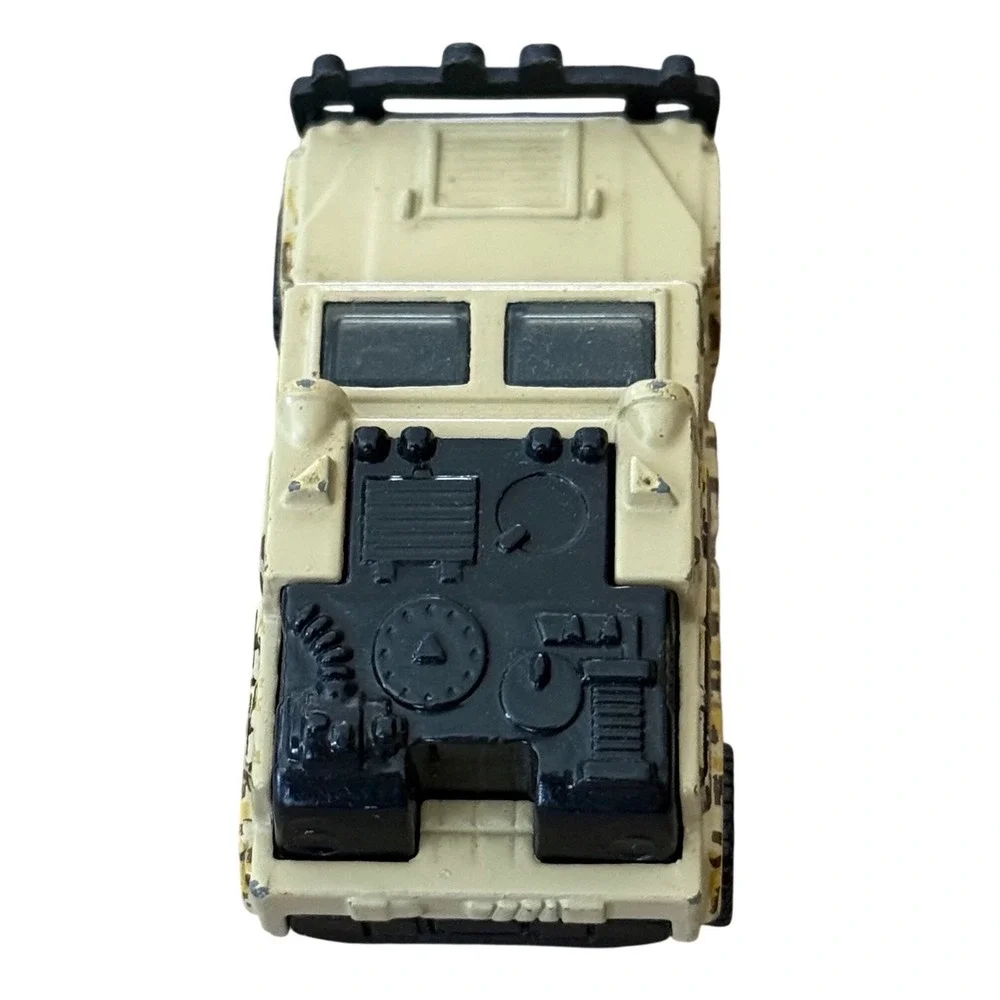 Matchbox Jurassic Park GM Hummer Diecast Car 2000 Mattel 1:70 Scale Tan Camo